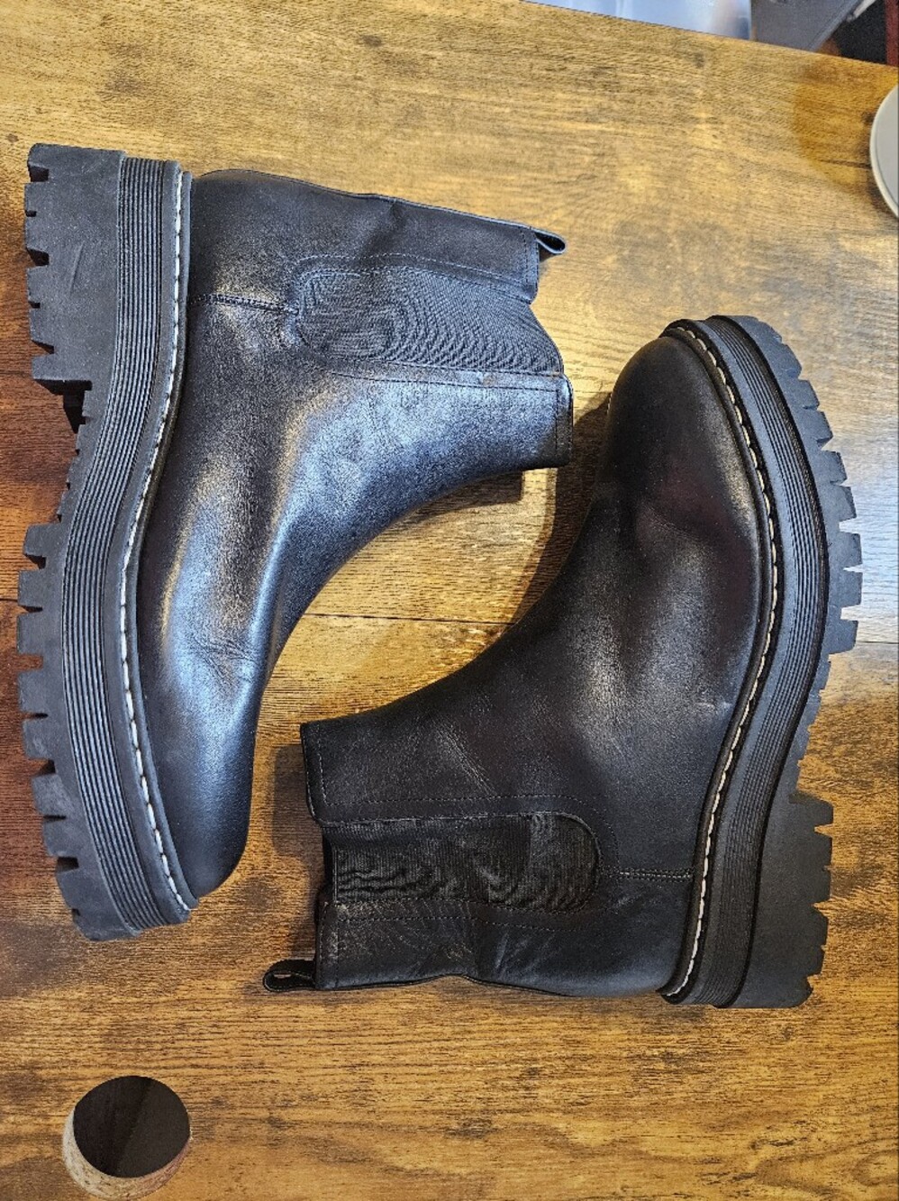 Marc Fisher Padmia Black Leather Chelsea Lug Sole Boots Women’s 9.5M DEFECTS